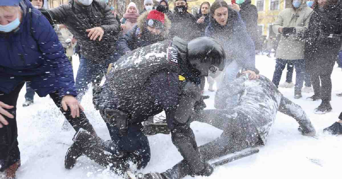 rally , security measures , unprecedented security measures , Thousands rally in Russia , Russia , Alexei Navalny